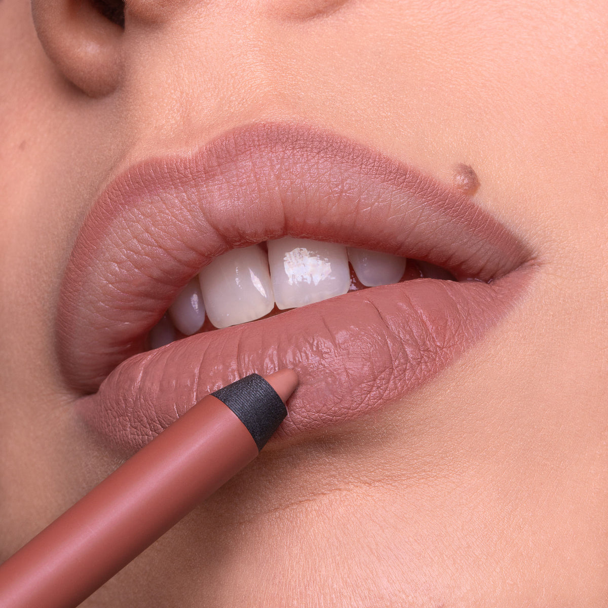 NABLA Close-Up Lip Shaper