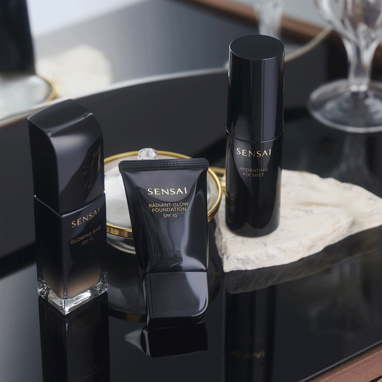 Glowing Base SPF10