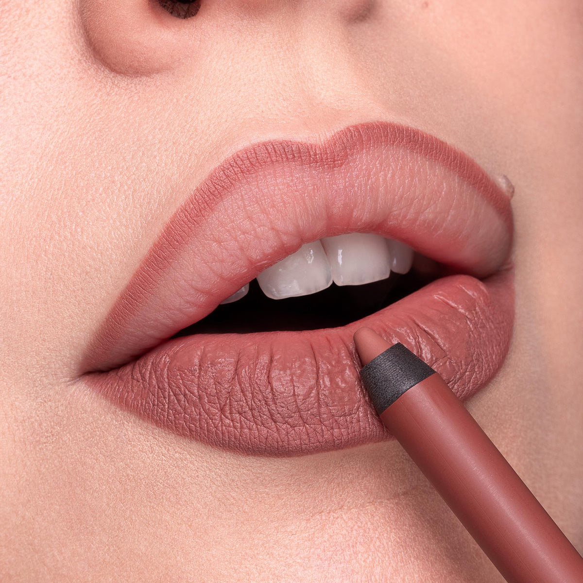 NABLA Close-Up Lip Shaper