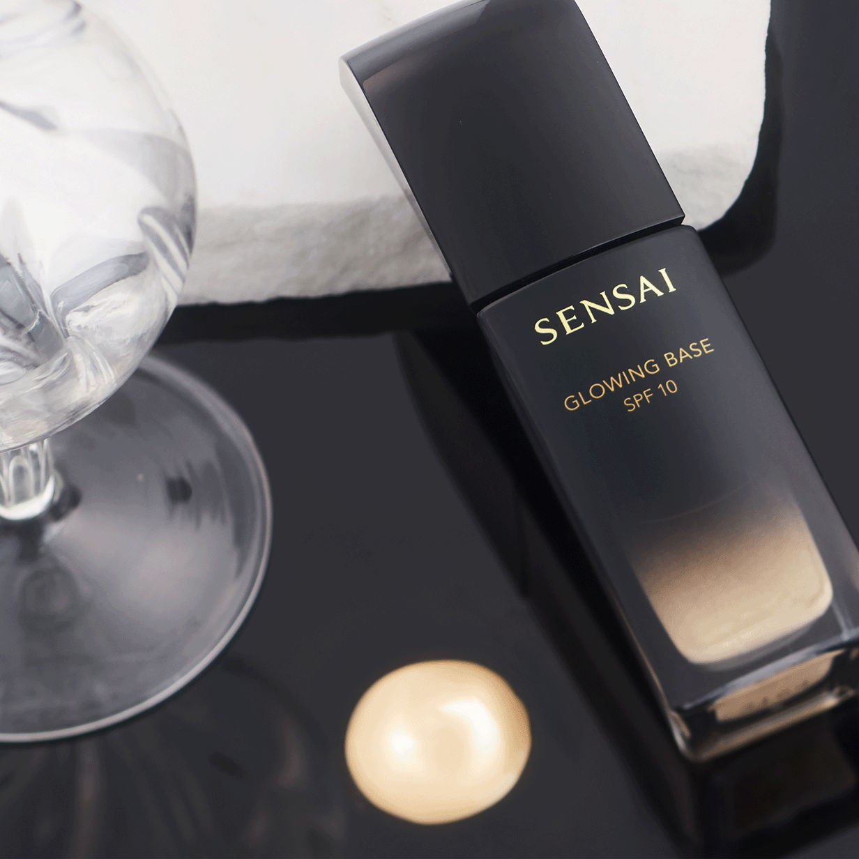 Glowing Base SPF10